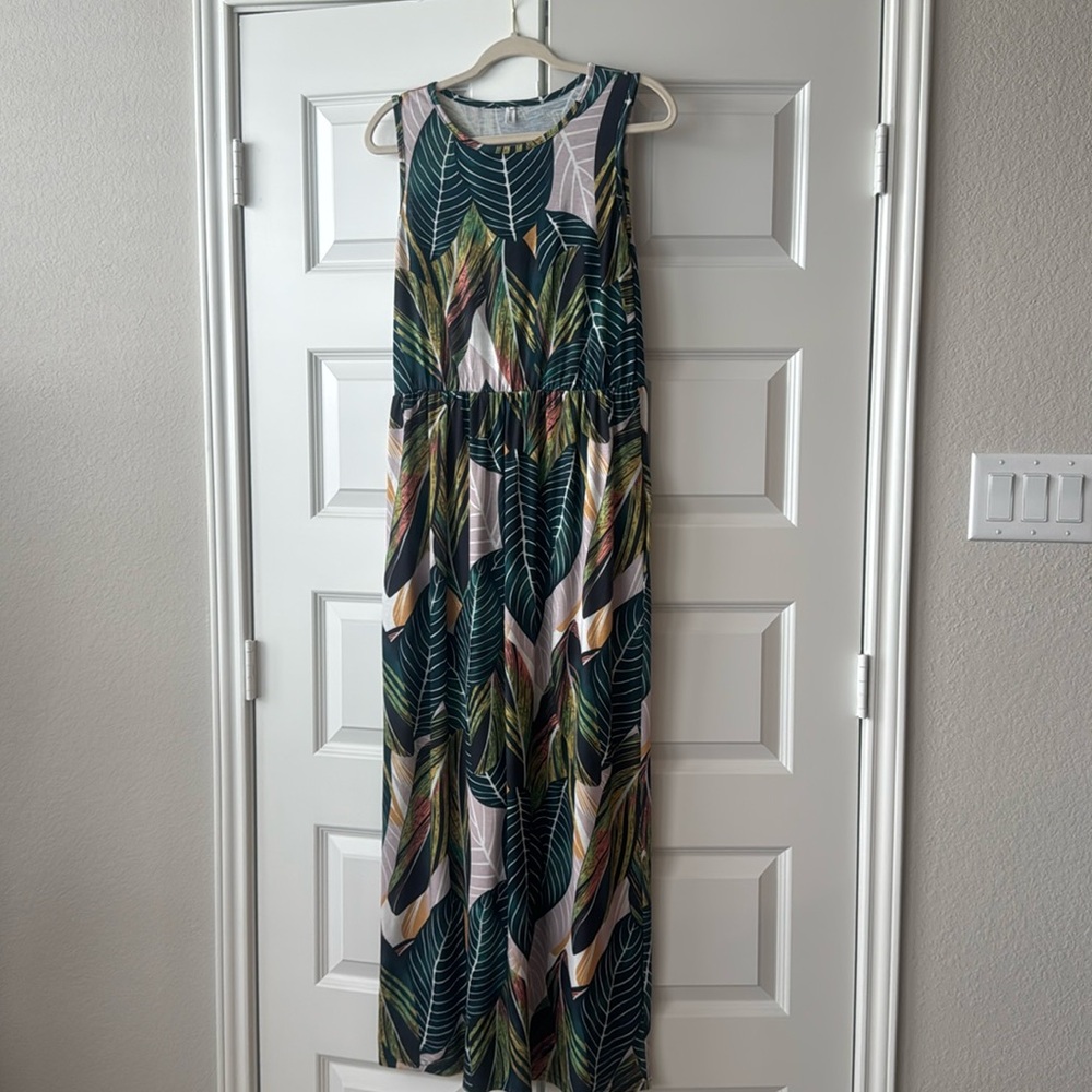 Sleeveless dress